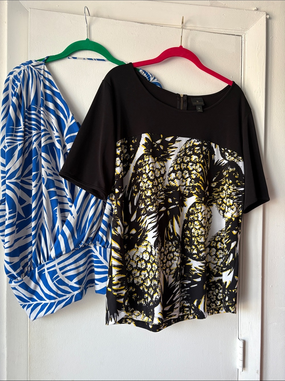 Lot of 2 XL women’s Black Pineapple Print Short Sleeve Worthington & Inc blu wht